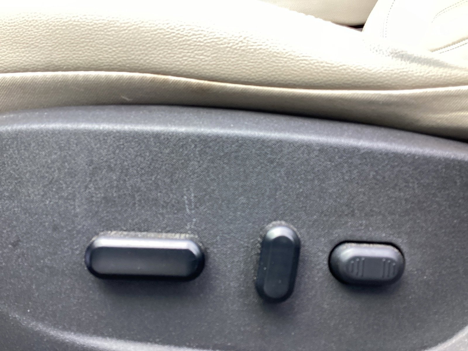 Used 2019 Ford Escape Titanium image 9