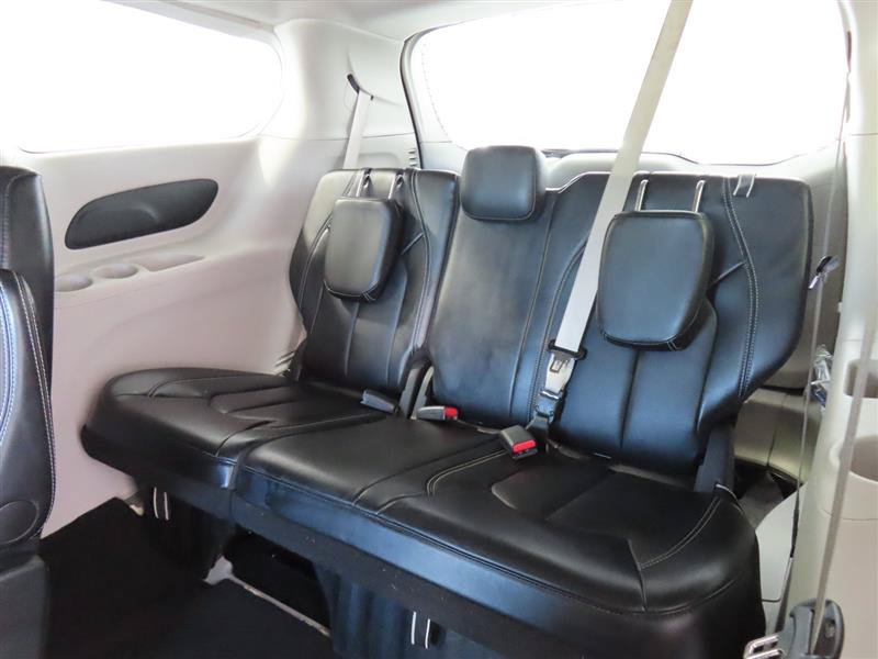 Used 2024 Chrysler Pacifica Touring-L FWD image 30