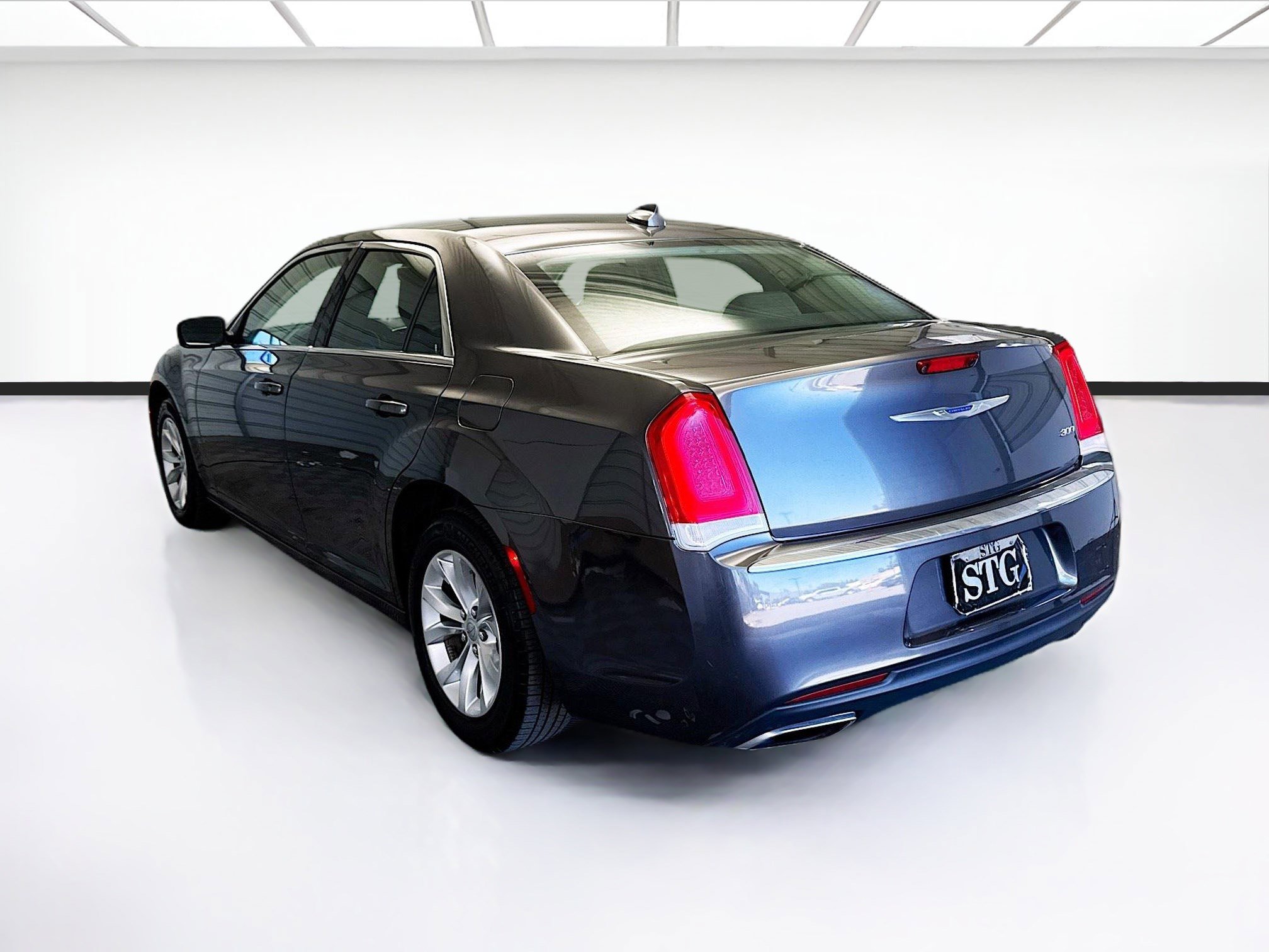 Used 2023 Chrysler 300 Touring image 6