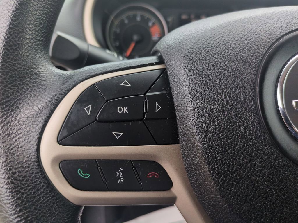 Used 2017 Jeep Cherokee Sport FWD image 17