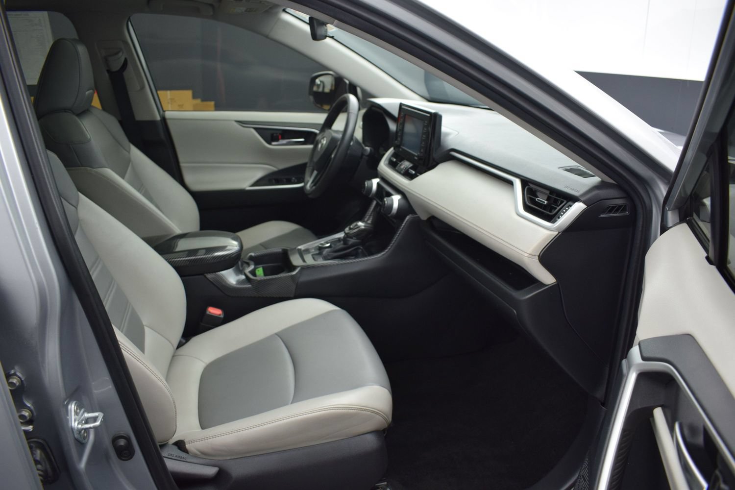 Used 2021 Toyota RAV4 XLE Premium AWD/4WD image 10