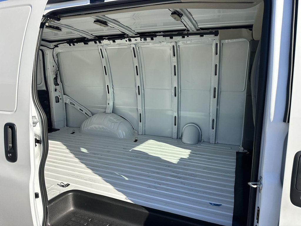 New 2026 GMC Savana 2500 w/ Driver Convenience Package RWD image 22
