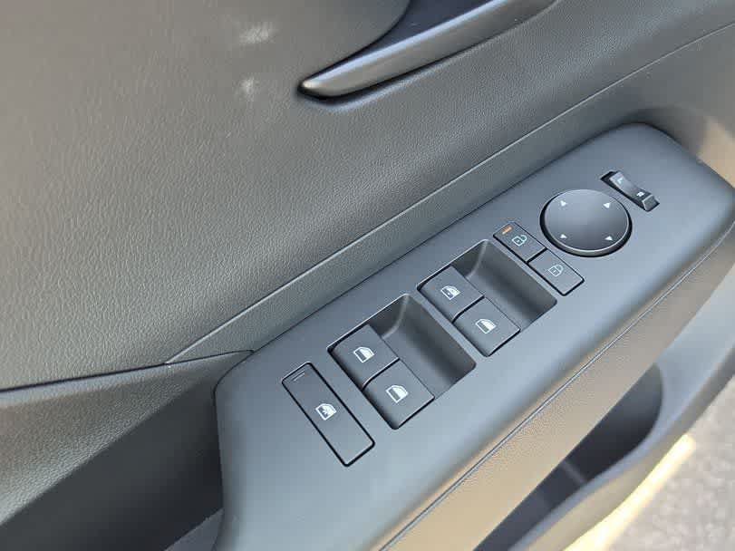New 2027 Hyundai Kona SE FWD image 17