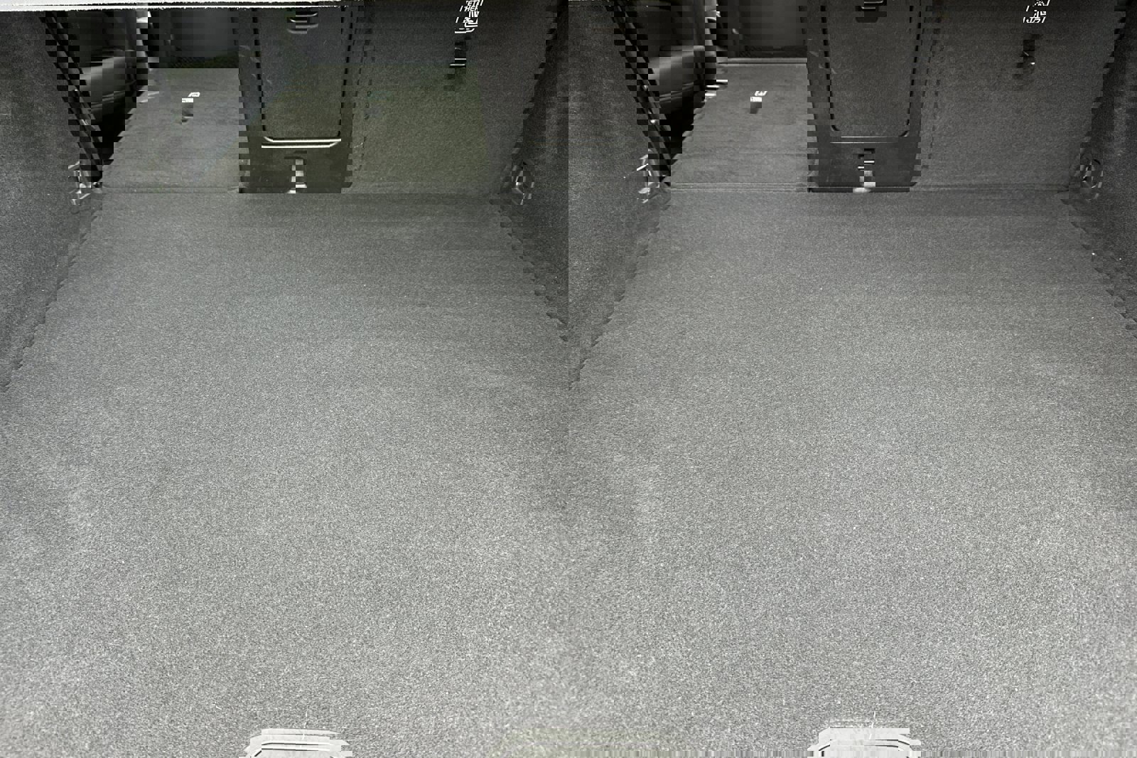 Certified 2024 Volvo XC60 B5 Ultimate w/ Protection Package Premier image 18