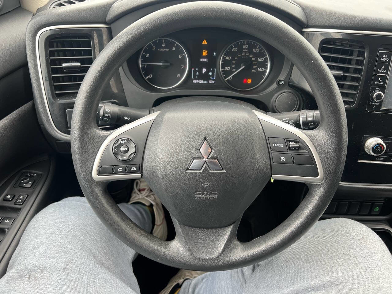 Used 2020 Mitsubishi Outlander ES image 13