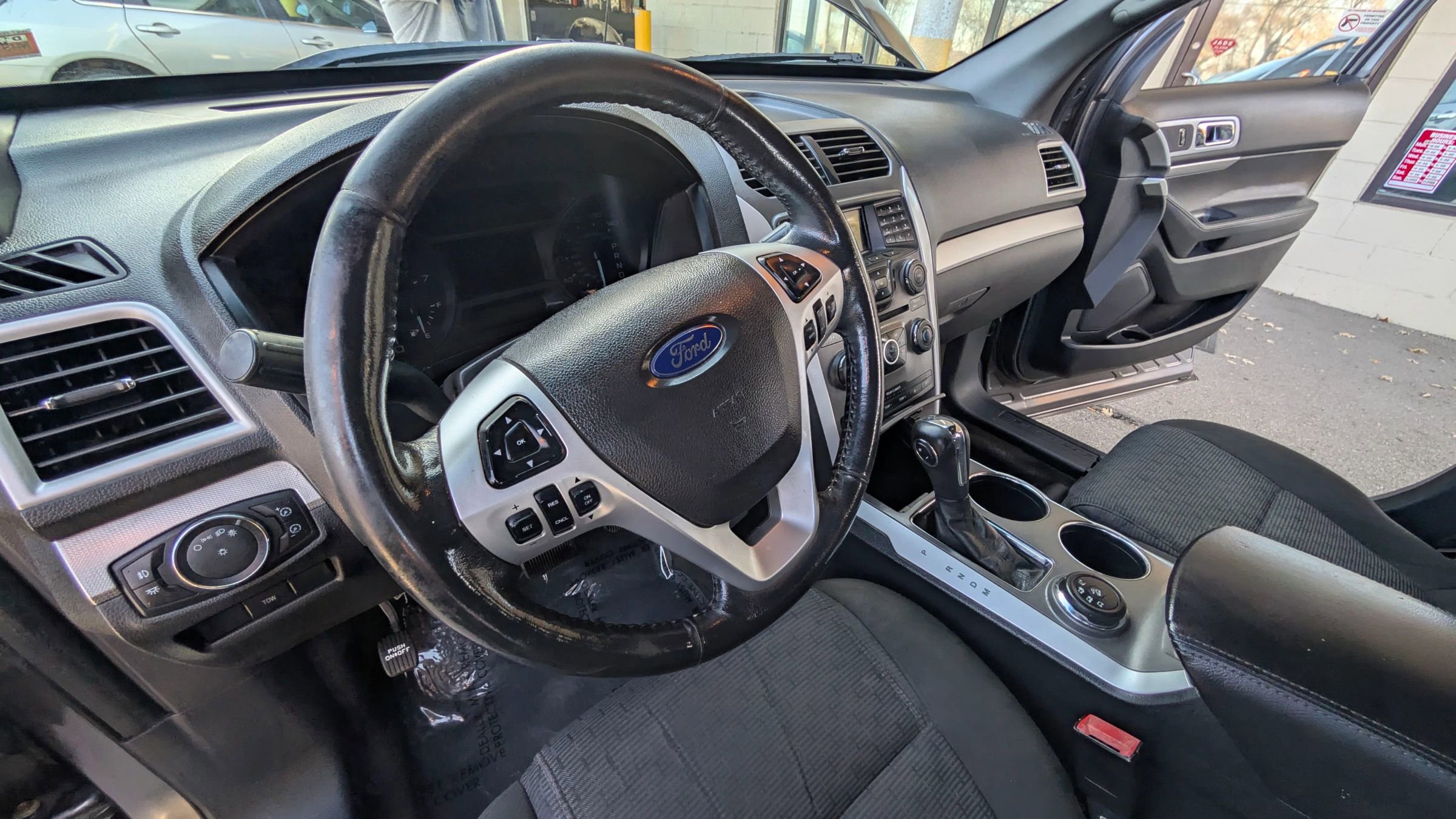 Used 2013 Ford Explorer XLT w/ Class III Trailer Tow Pkg image 10