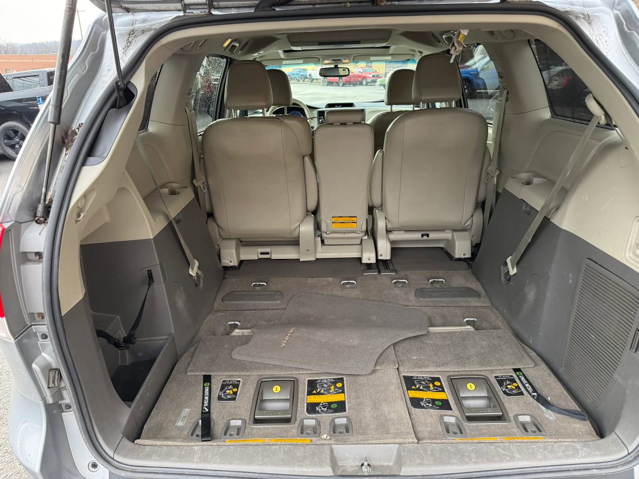 Used 2013 Toyota Sienna XLE w/ Entertainment Pkg FWD image 16