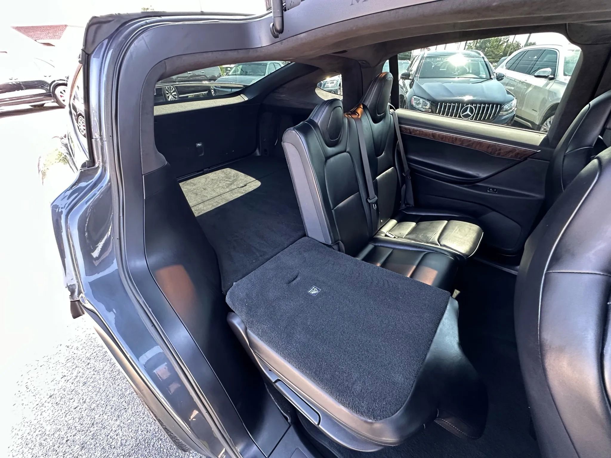 Used 2018 Tesla Model X 75D image 23