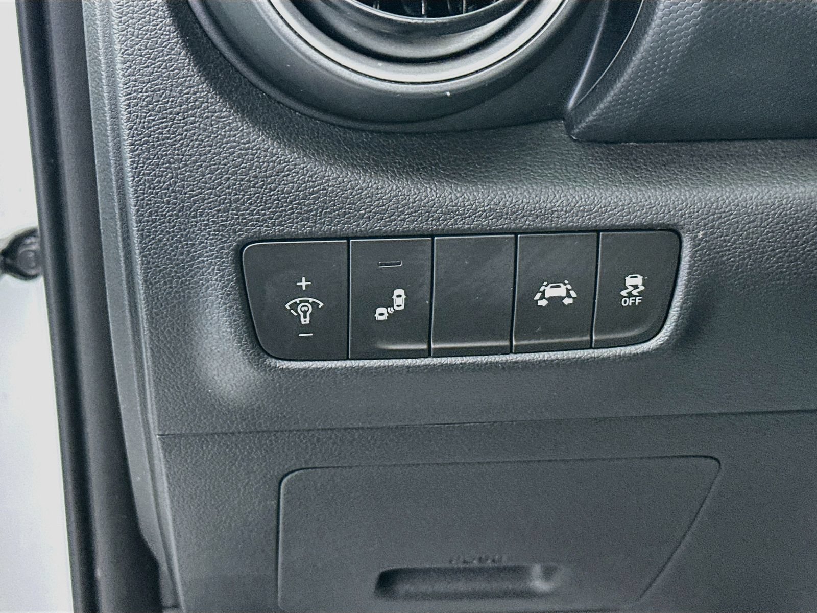 Used 2021 Hyundai Kona SEL FWD image 10