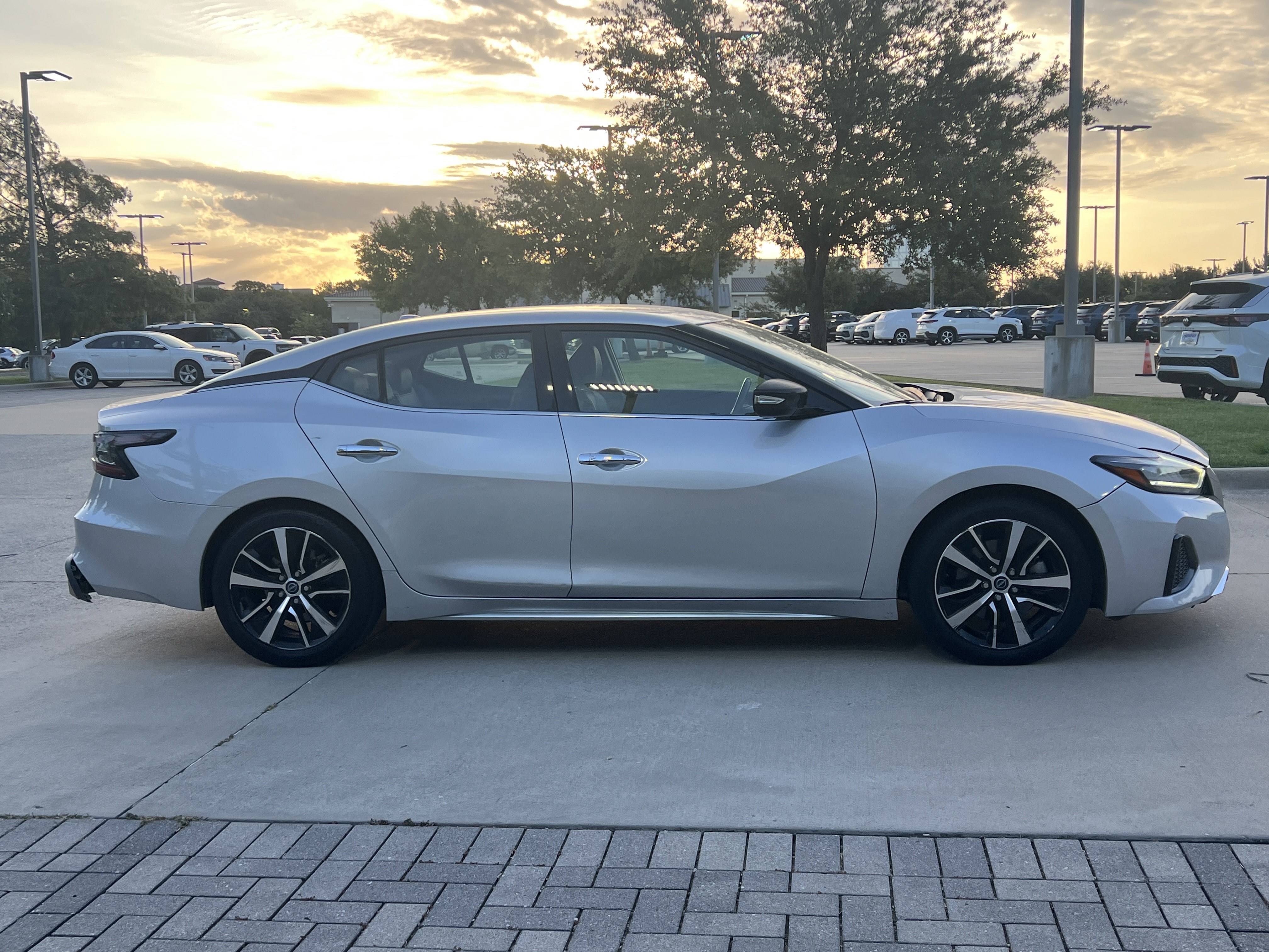 Used 2023 Nissan Maxima SV w/ Floor Mat Group FWD image 10