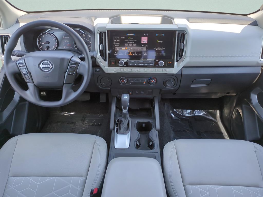 Used 2025 Nissan Frontier SV image 14