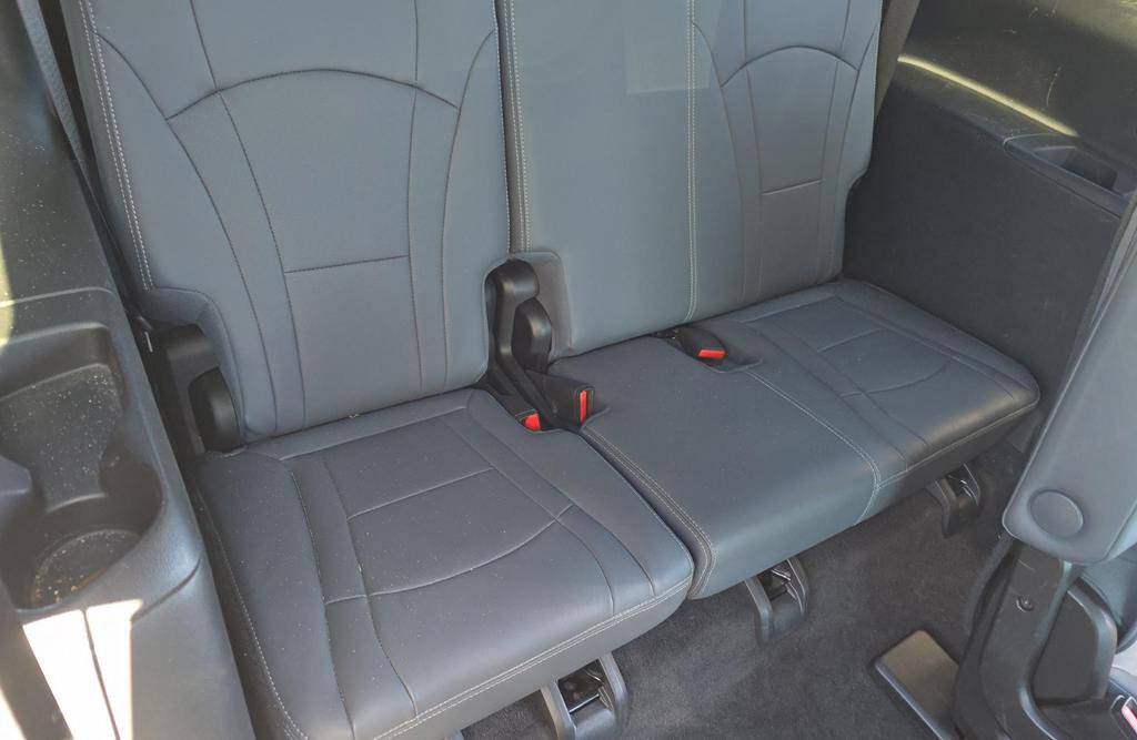 Used 2023 Buick Enclave Essence AWD/4WD image 14