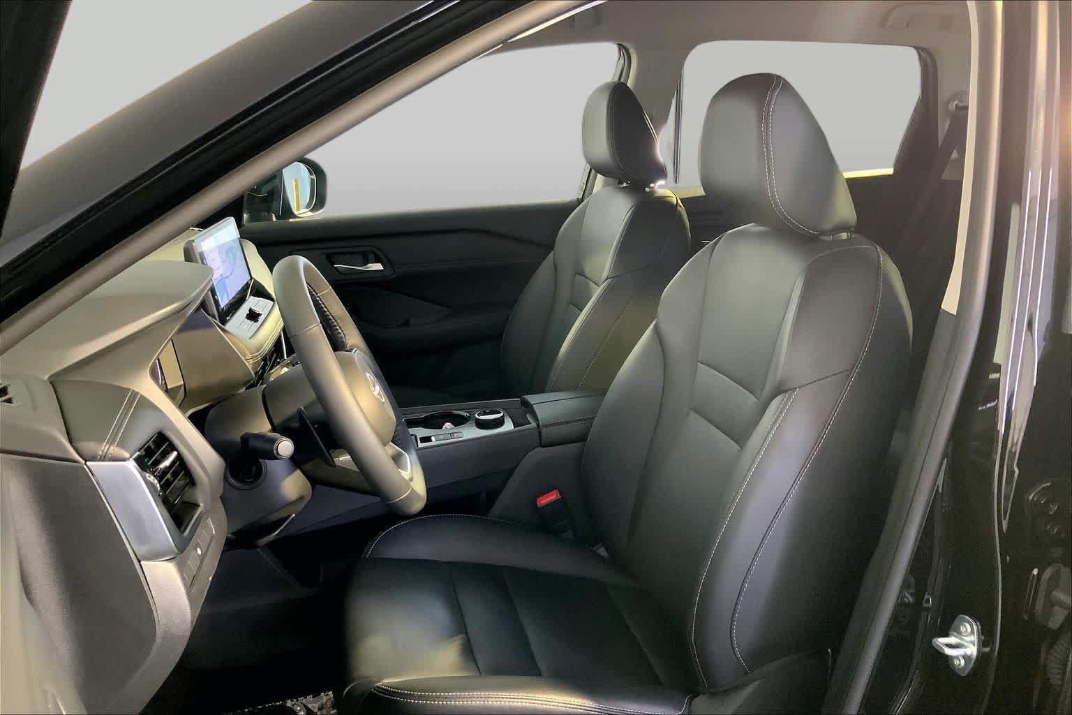 Used 2024 Nissan Rogue SL AWD/4WD image 9
