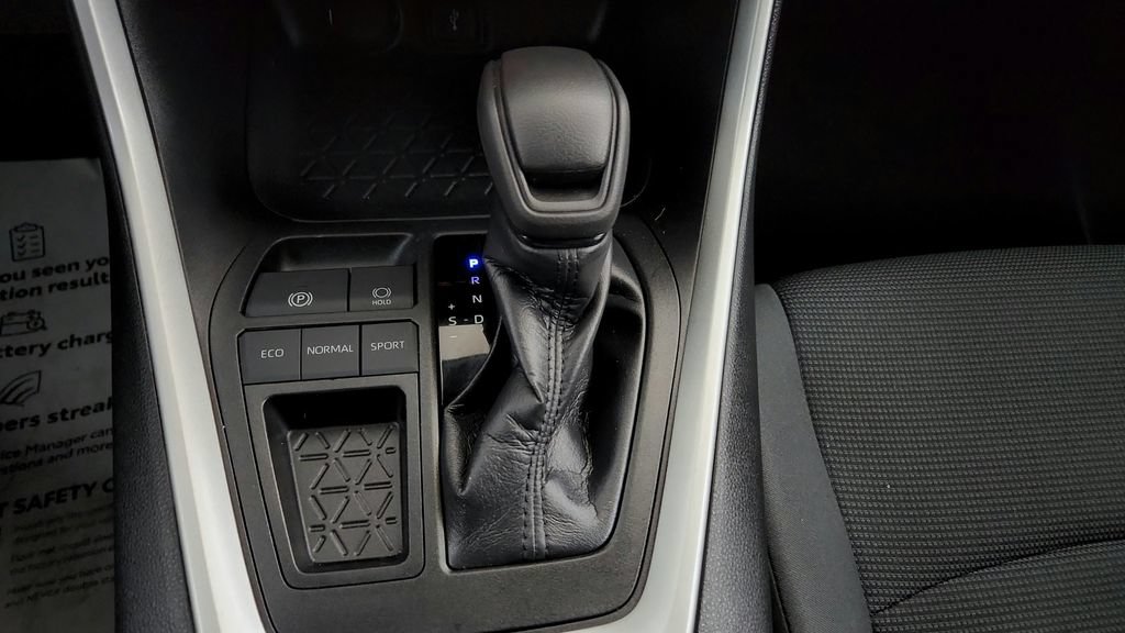 Certified 2021 Toyota RAV4 LE FWD image 28
