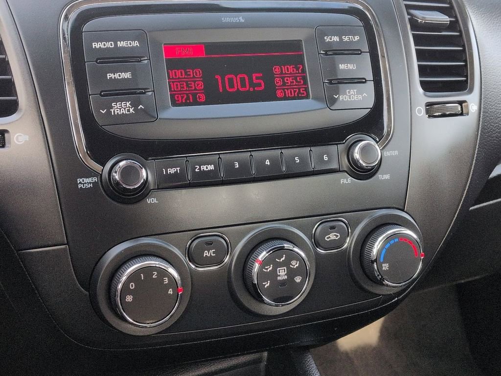 Used 2017 Kia Forte LX image 18