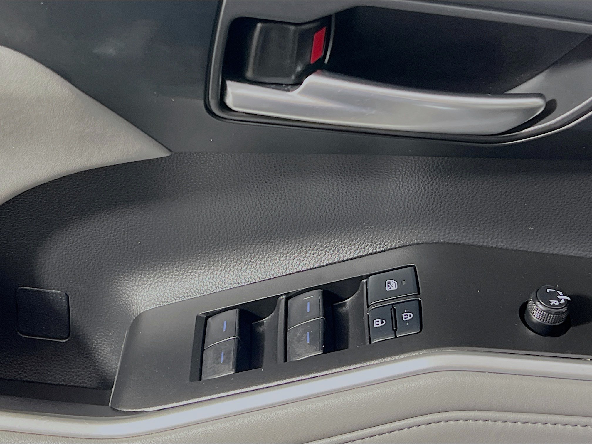 Used 2021 Toyota Highlander XLE FWD image 17