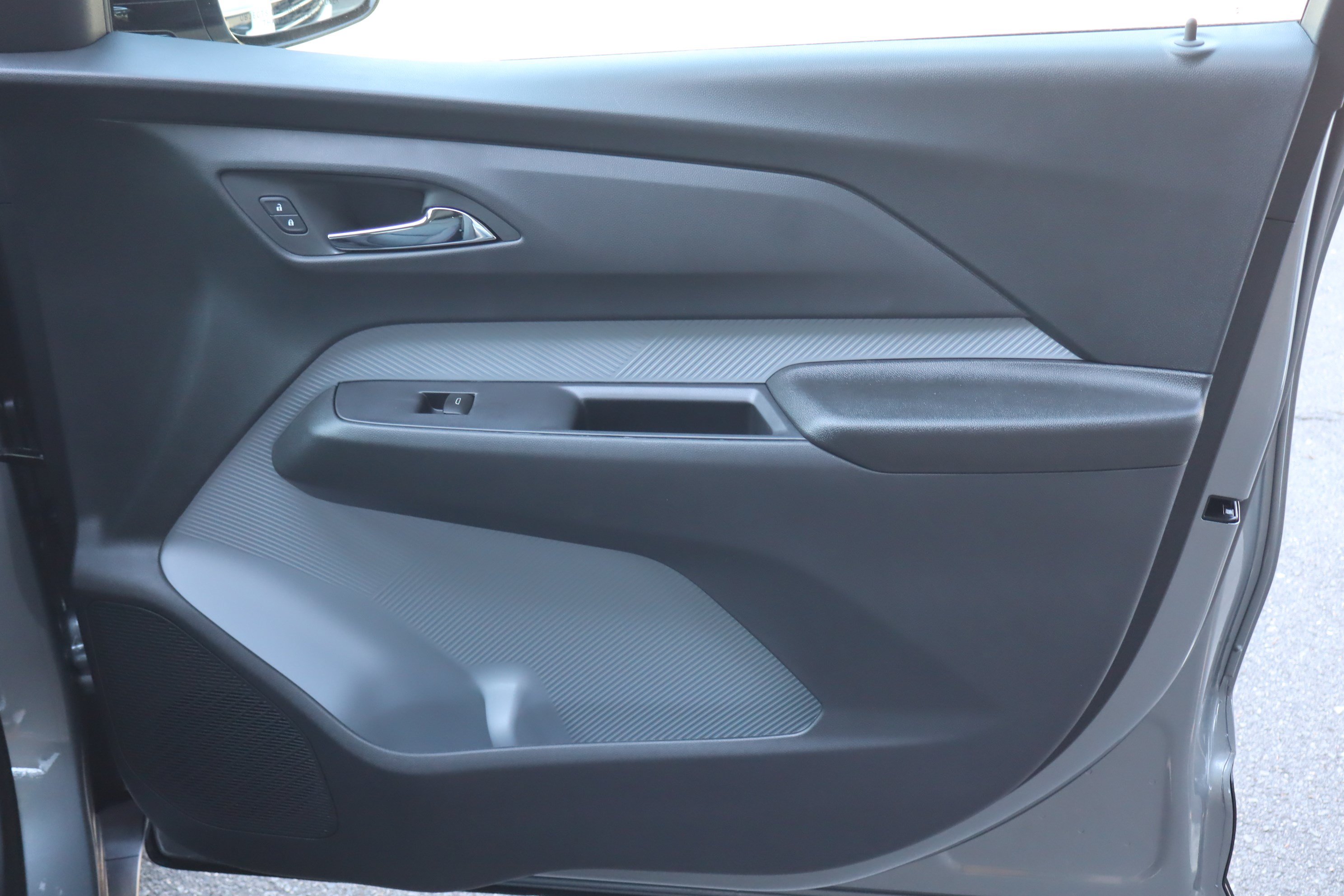 New 2027 Chevrolet Bolt RS w/ Technology Package FWD image 23