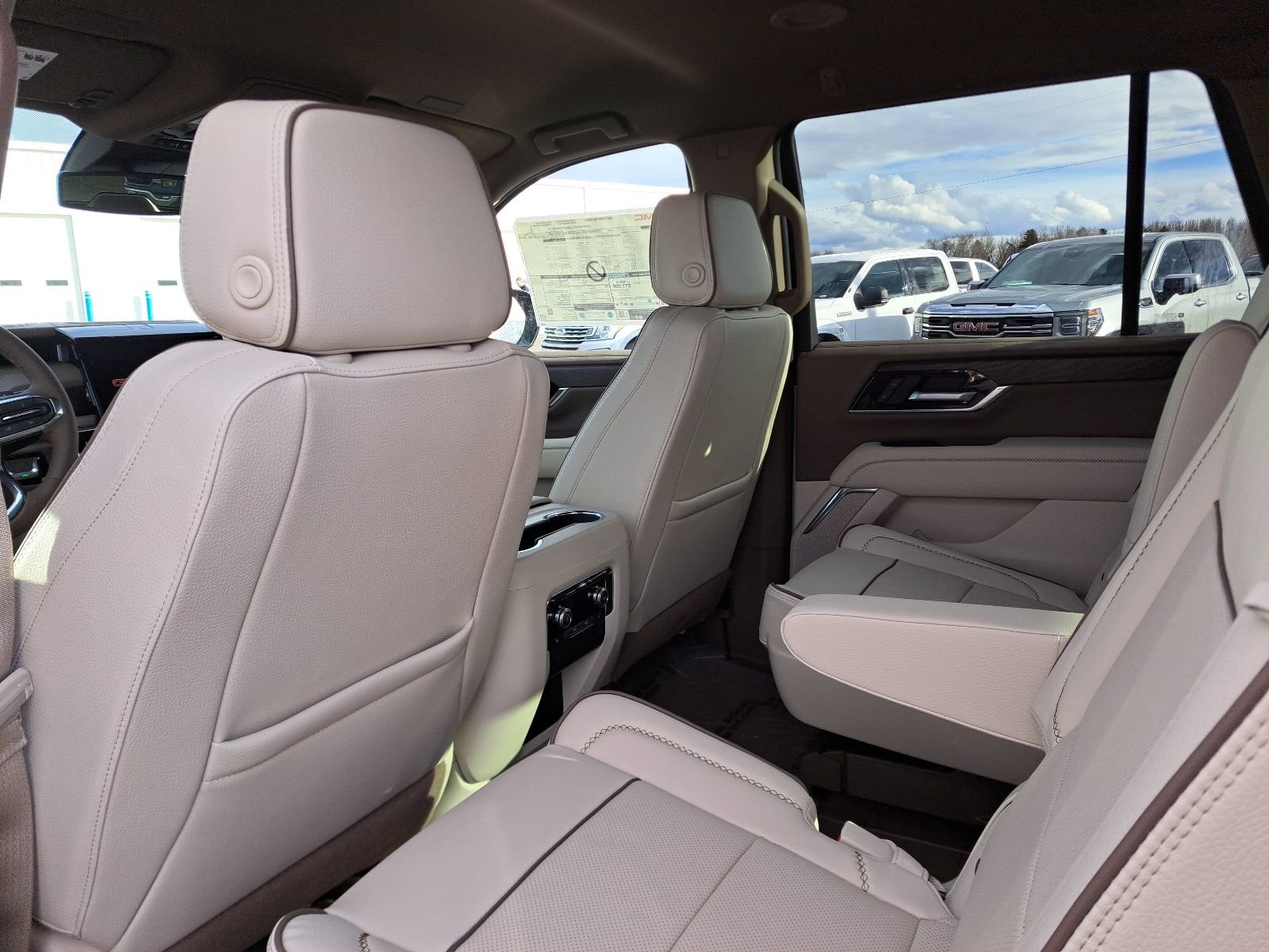 New 2026 GMC Yukon Denali image 24