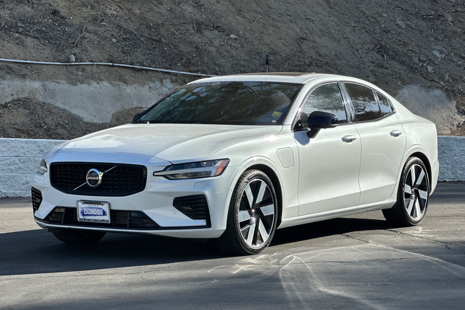 Certified 2025 Volvo S60 T8 Plus w/ Climate Package AWD/4WD image 9
