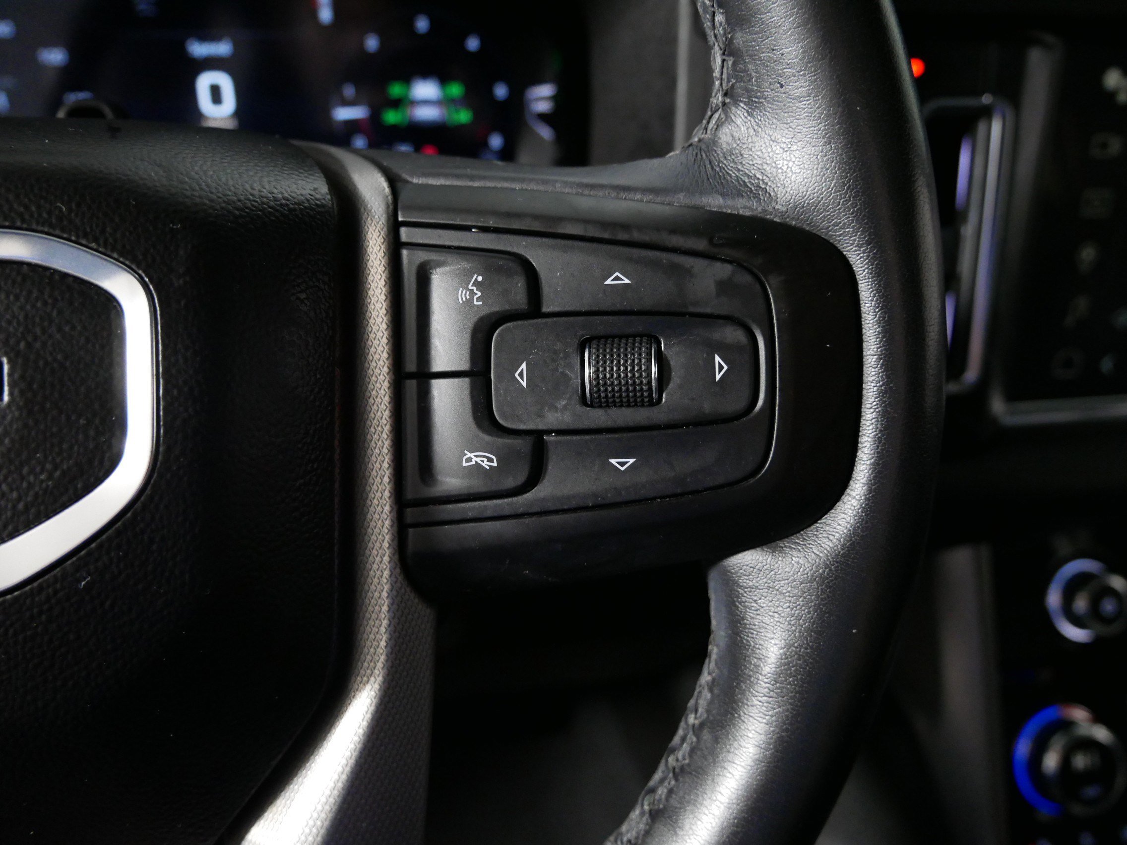 Used 2024 GMC Yukon XL Denali w/ Advanced Technology Package image 28