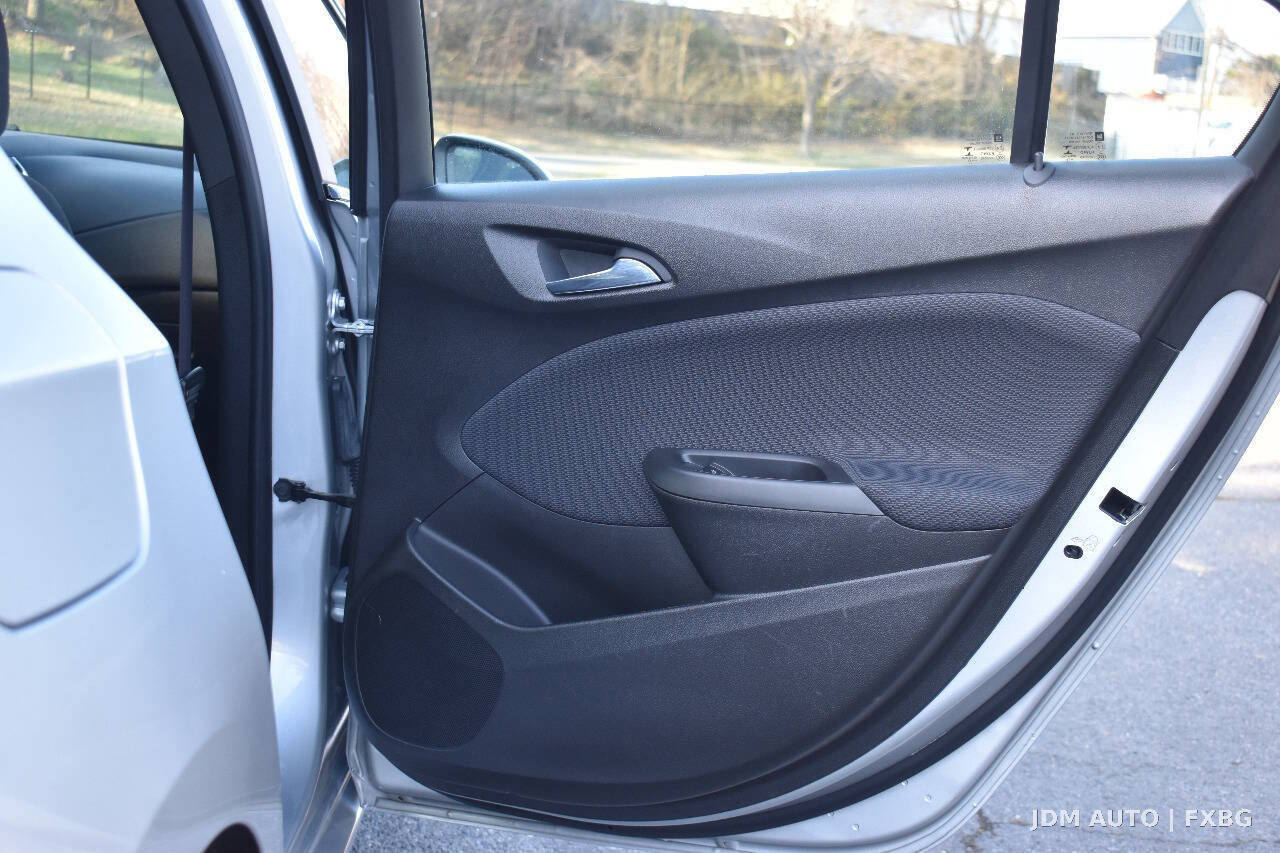 Used 2017 Chevrolet Cruze LT w/ Convenience Package image 11