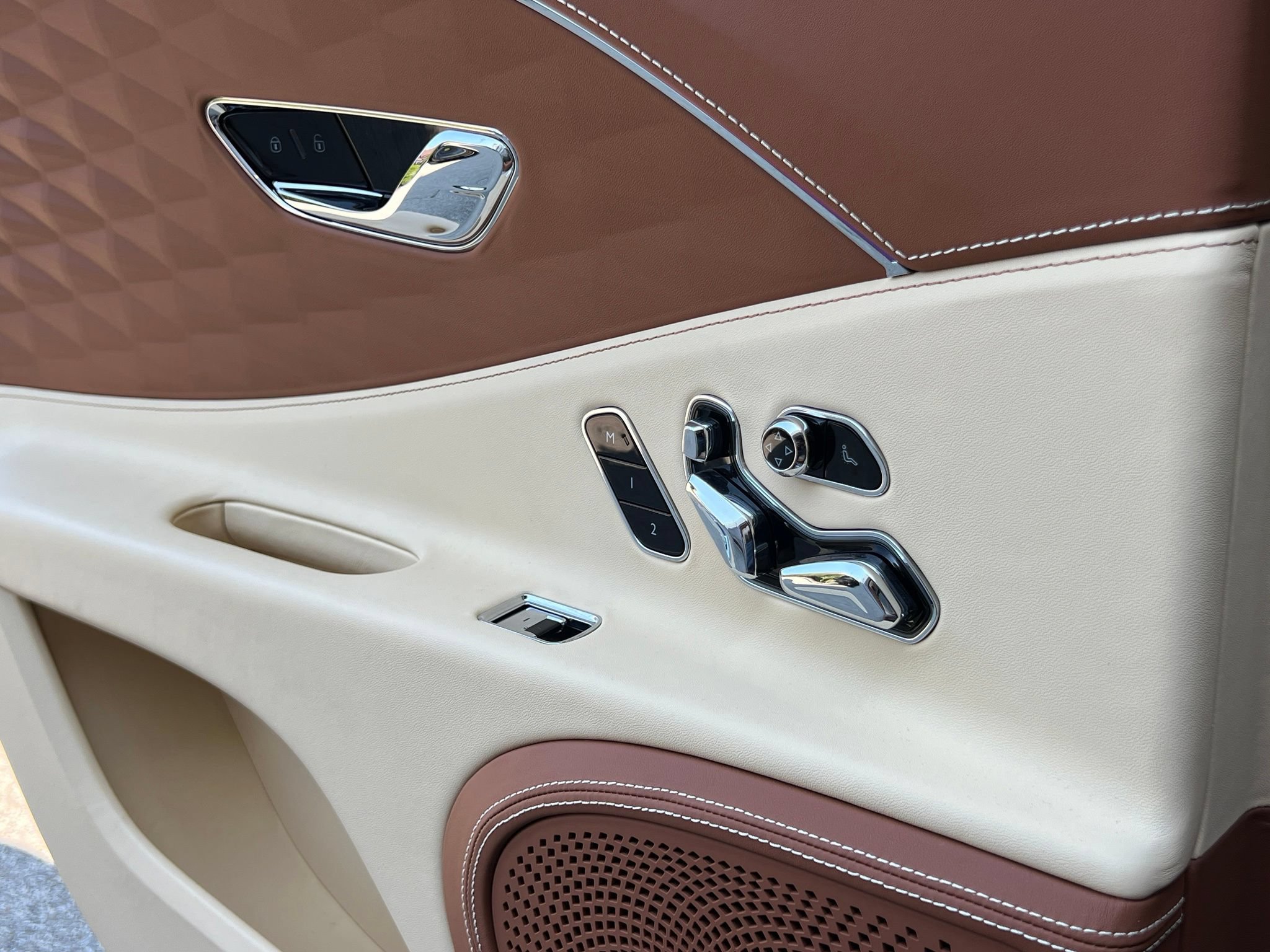 Used 2023 Bentley Flying Spur W12 AWD/4WD image 40