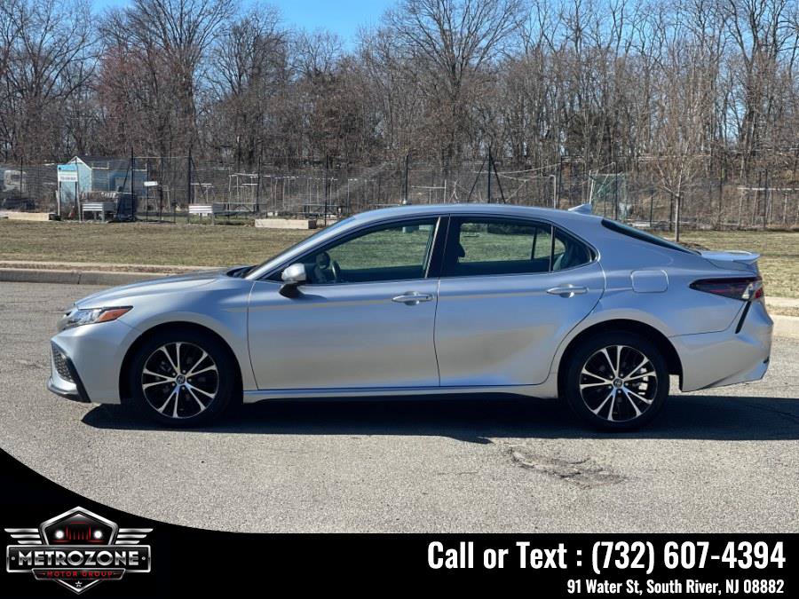 Used 2021 Toyota Camry SE FWD image 3