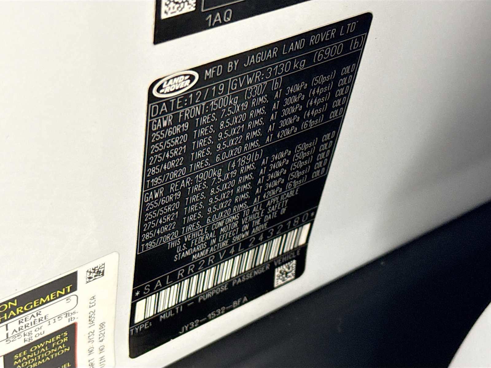 Used 2020 Land Rover Discovery HSE image 30