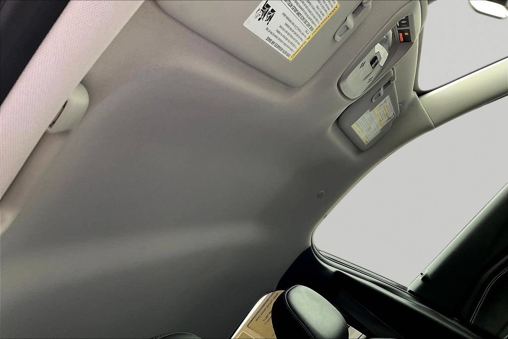 Used 2025 Chevrolet Trax LT FWD image 30