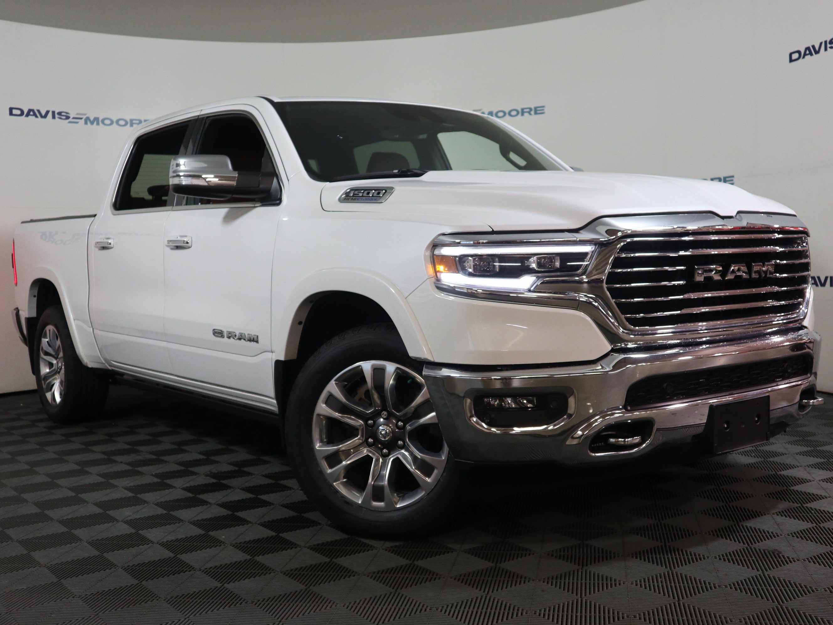 Used 2022 RAM 1500 Limited AWD/4WD image 2