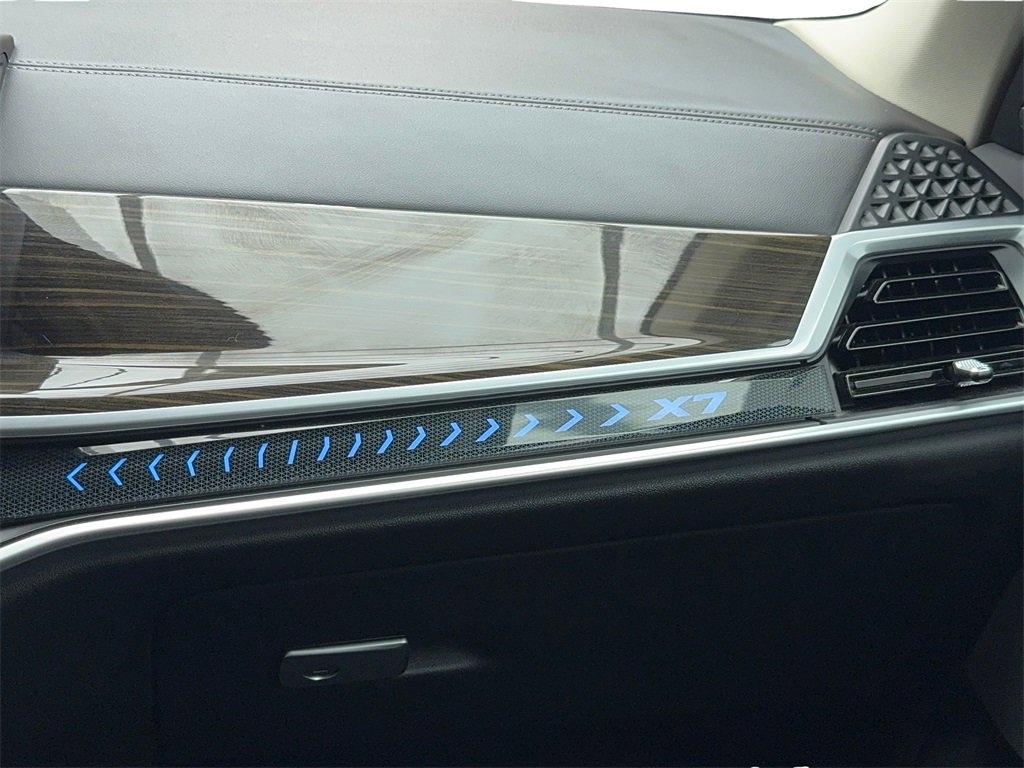 Used 2024 BMW X7 xDrive40i image 21