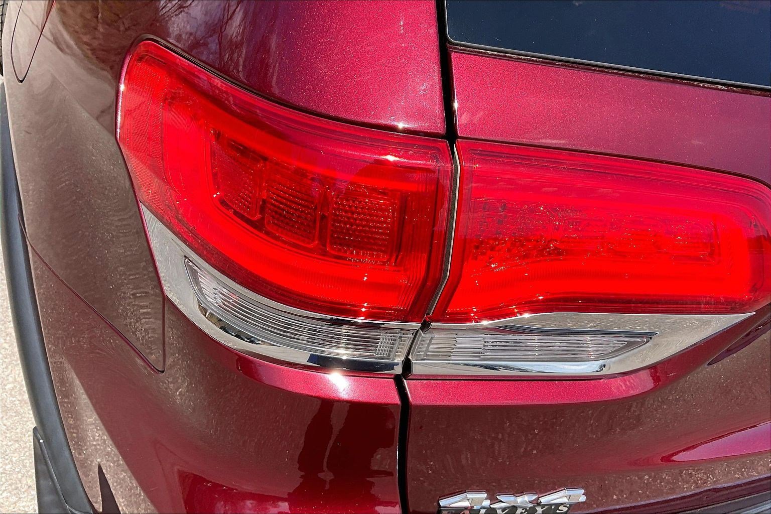 Used 2017 Jeep Grand Cherokee Limited image 28