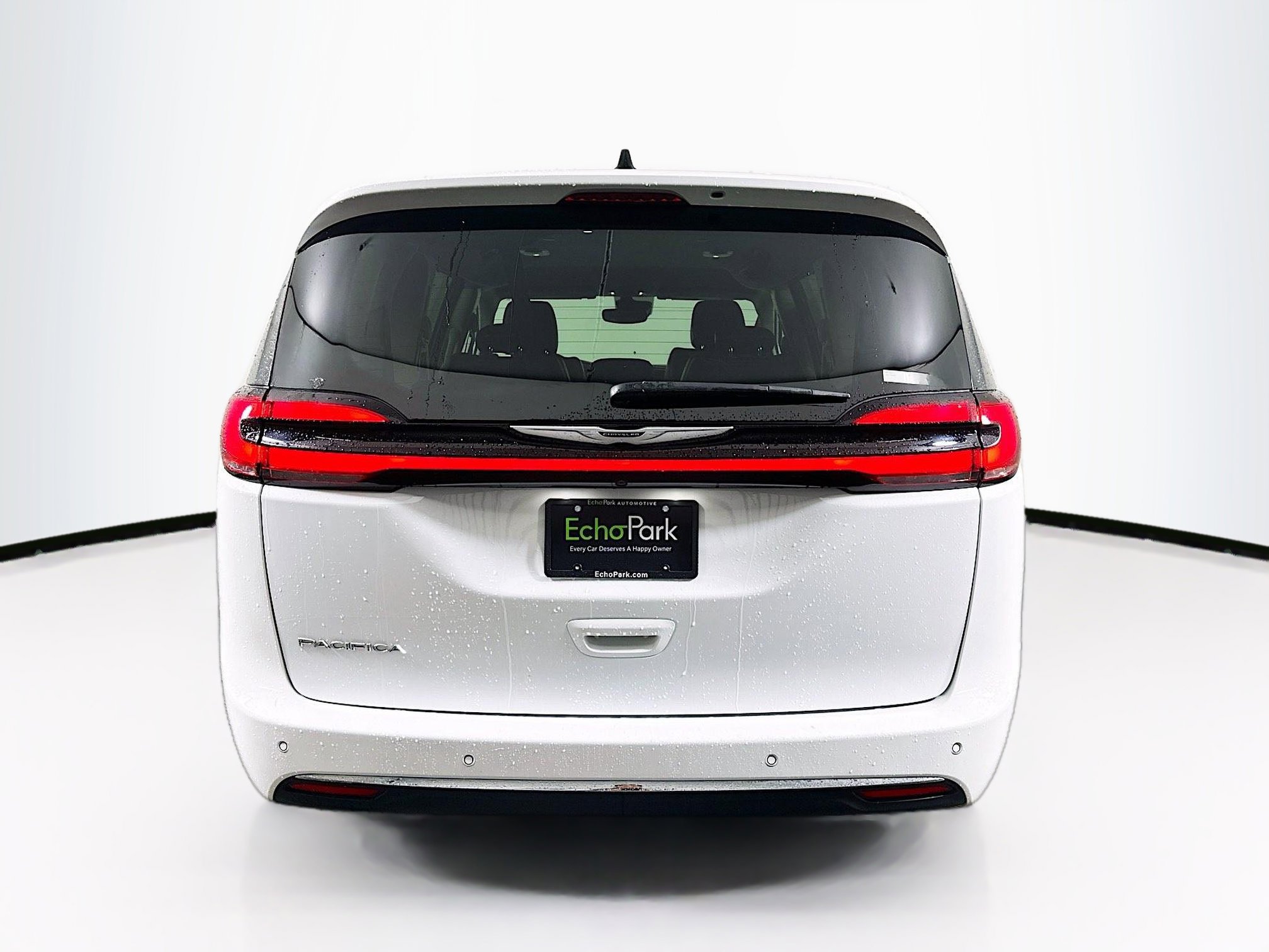 Used 2024 Chrysler Pacifica Touring-L FWD image 7
