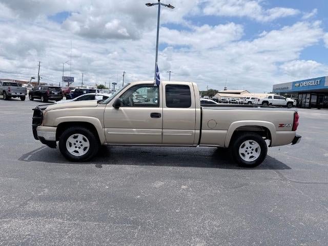 Used 2006 Chevrolet Silverado 1500 LT w/ Light Duty Power Package AWD/4WD image 2