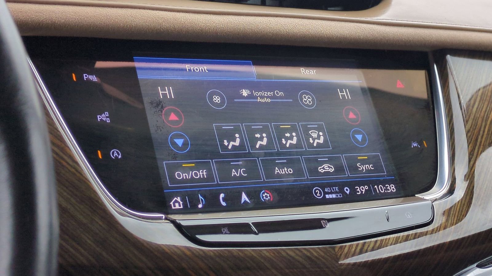 Used 2021 Cadillac XT6 Sport w/ LPO, ONYX Package image 35