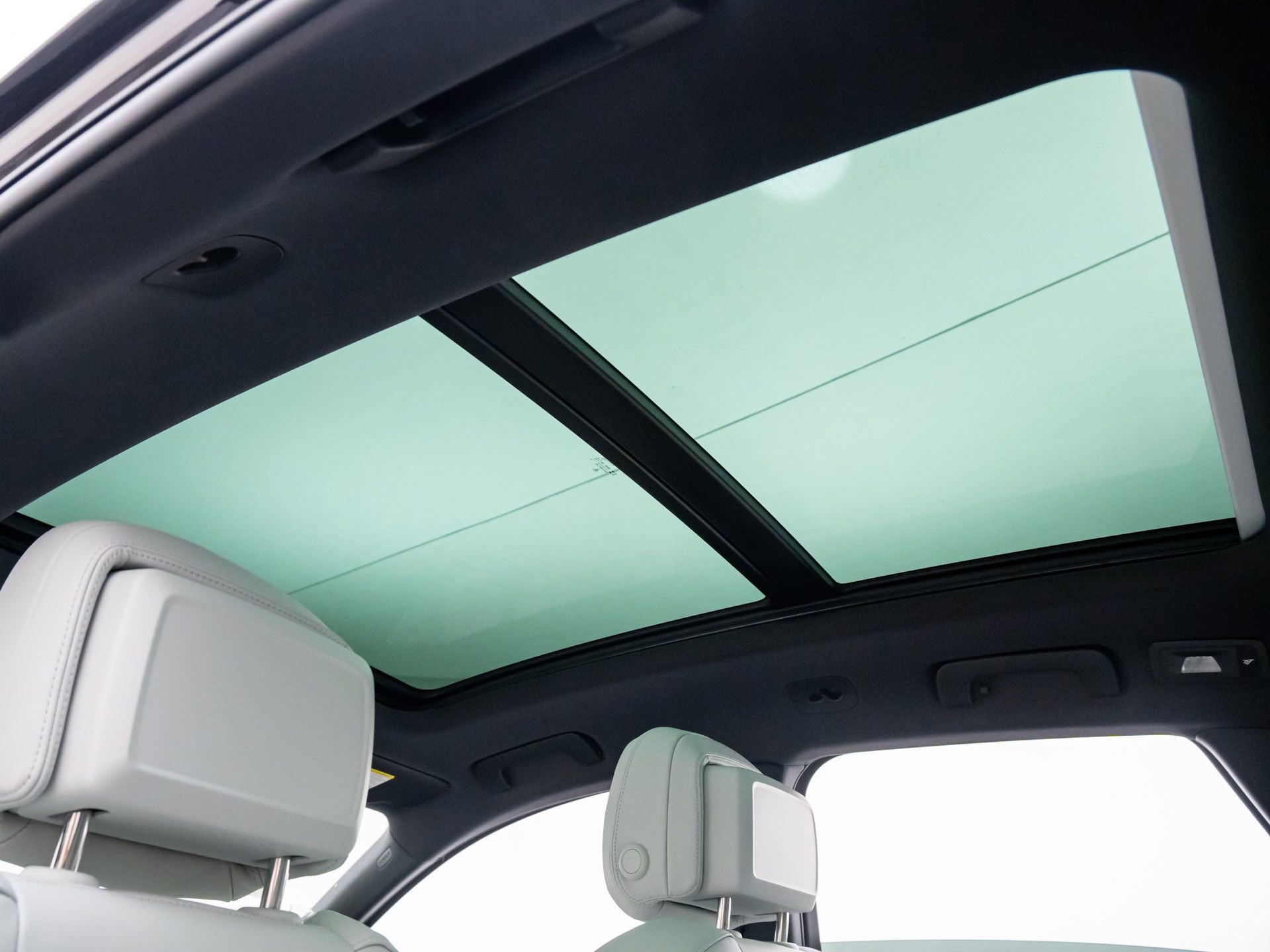 New 2026 Porsche Macan image 18