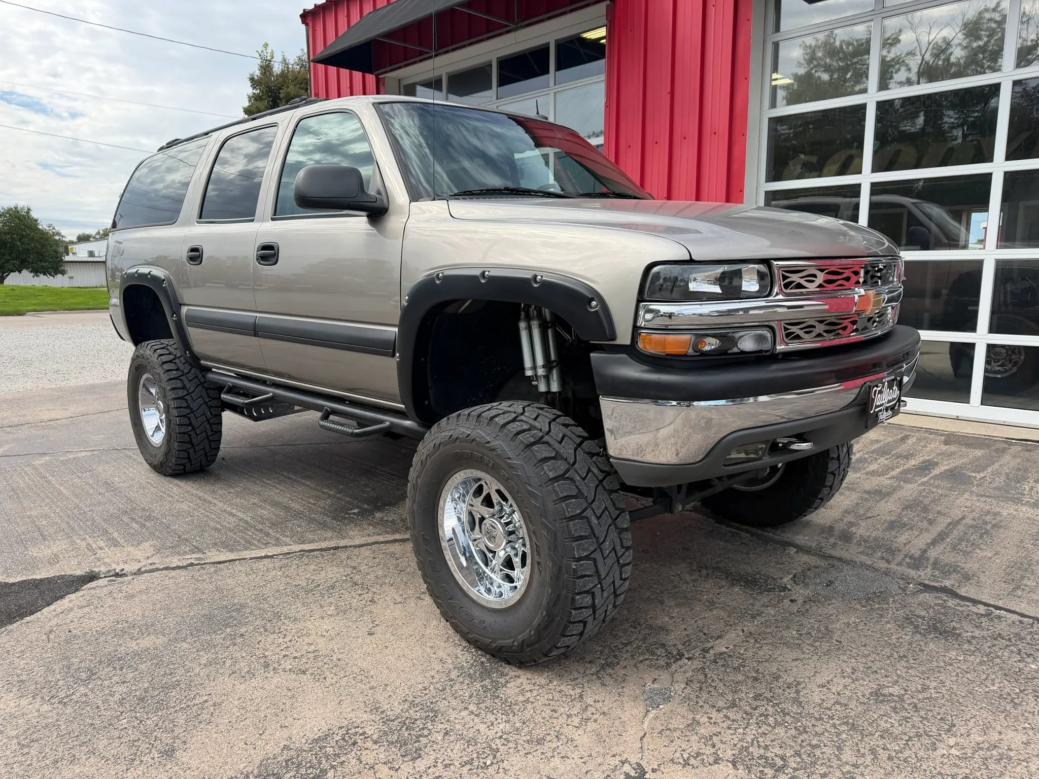Used 2003 Chevrolet Suburban 2500 LS w/ LS Preferred Equipment Group AWD/4WD image 2