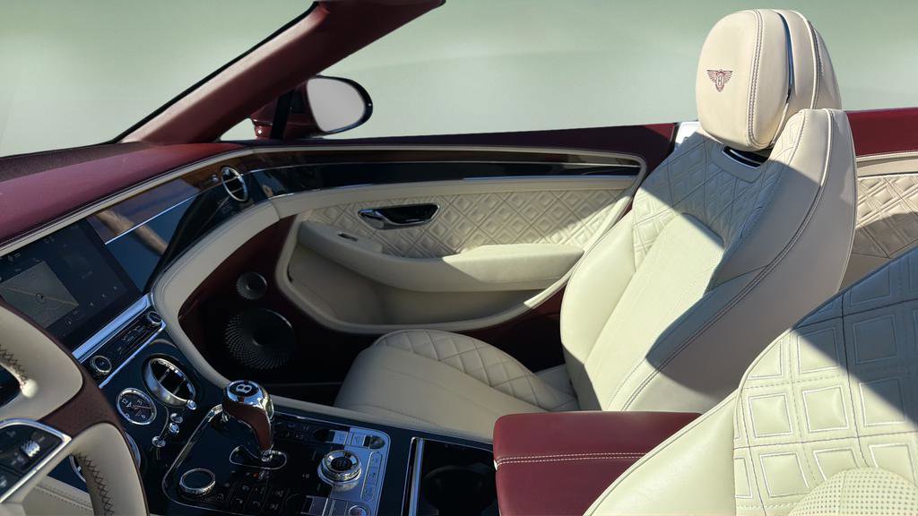 Used 2020 Bentley Continental GT image 32