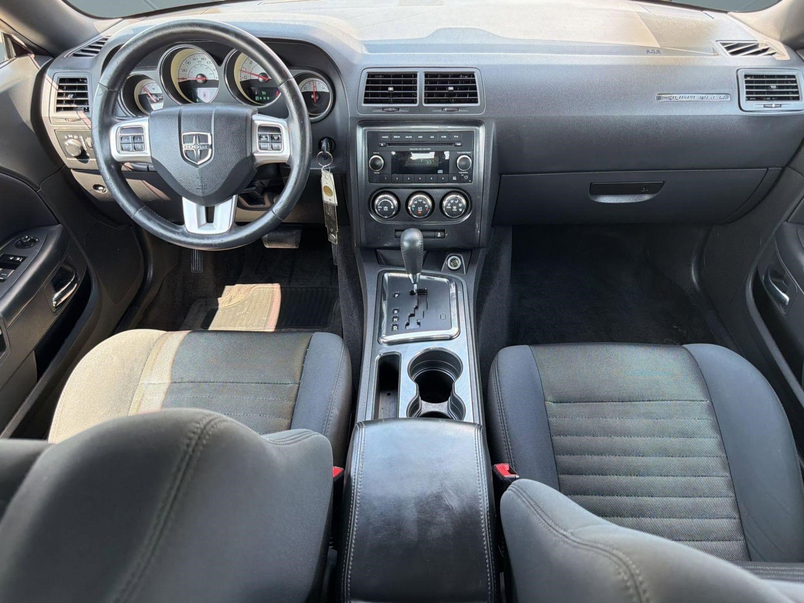 Used 2014 Dodge Challenger SXT RWD image 13