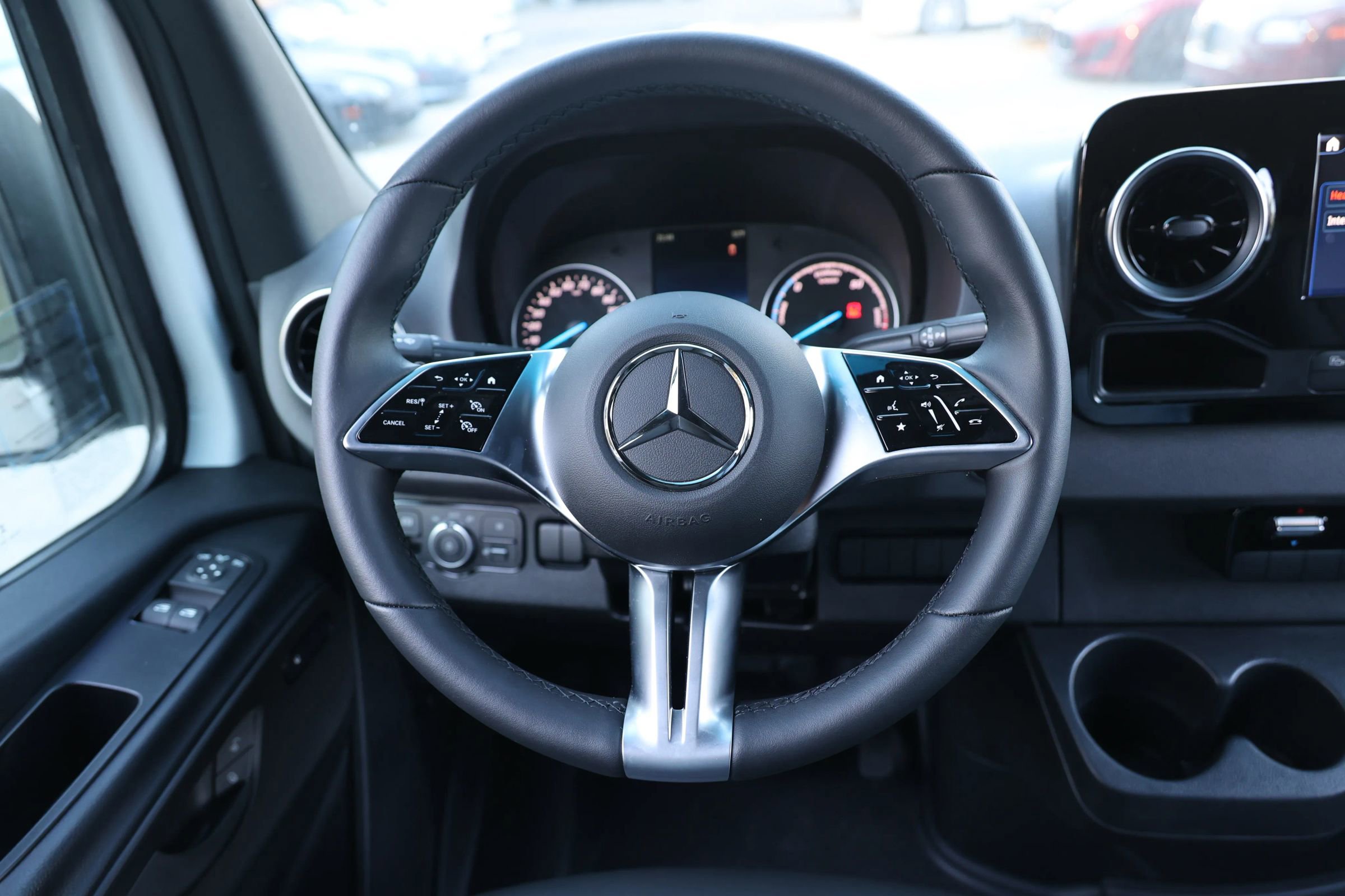 Used 2024 Mercedes-Benz eSprinter 170 Cargo image 7