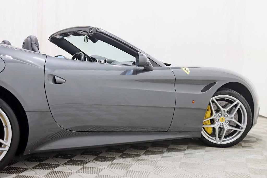 Used 2016 Ferrari California T image 11