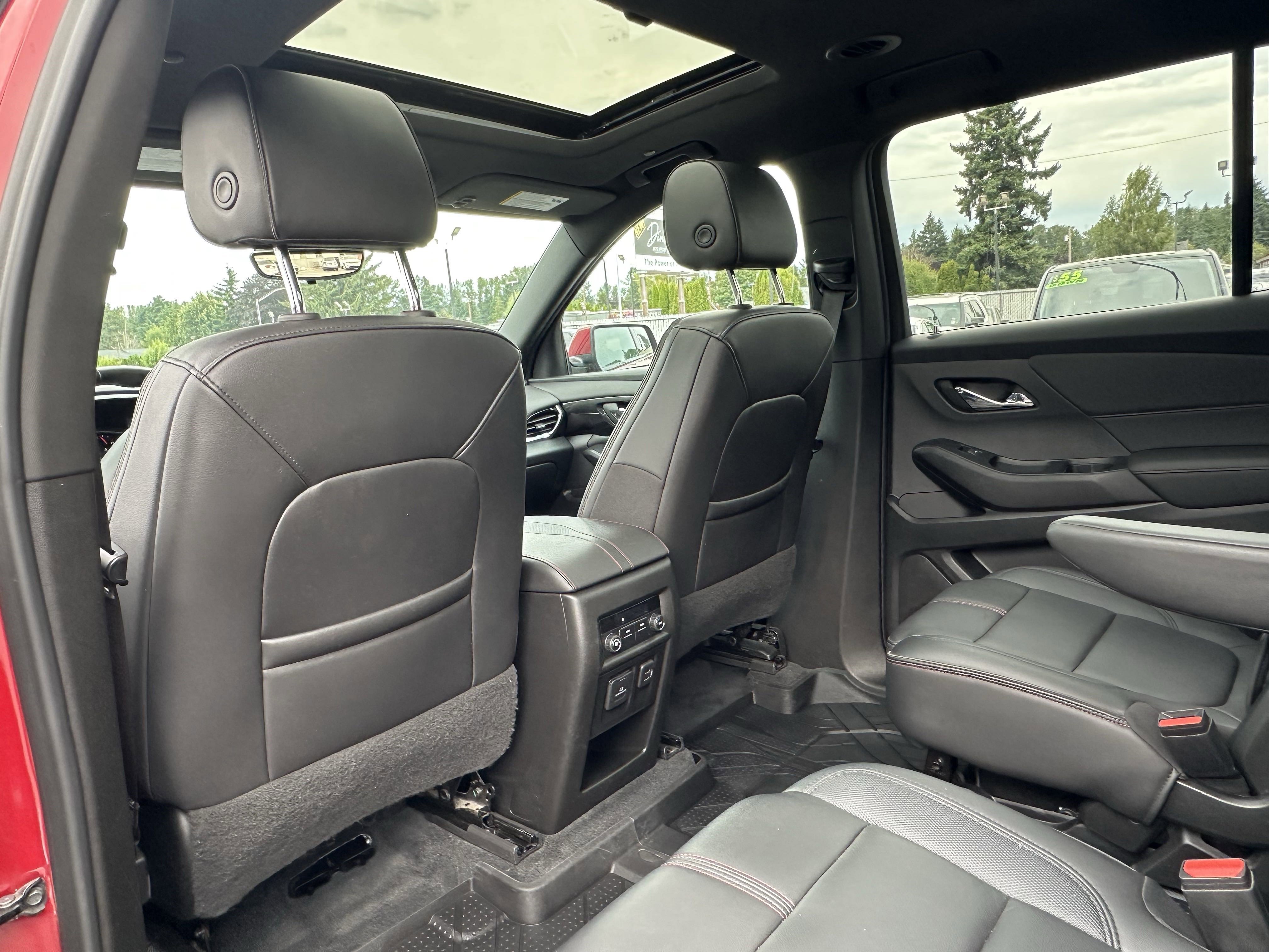 Used 2023 Chevrolet Traverse RS image 19