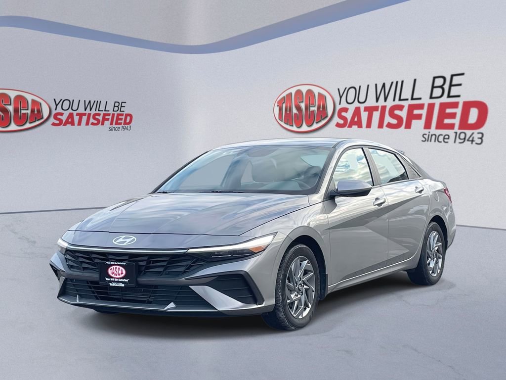 Certified 2024 Hyundai Elantra SEL image 3