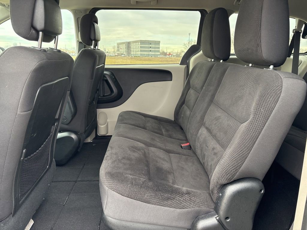 Used 2018 Dodge Grand Caravan SE w/ UConnect Hands-Free Group image 14
