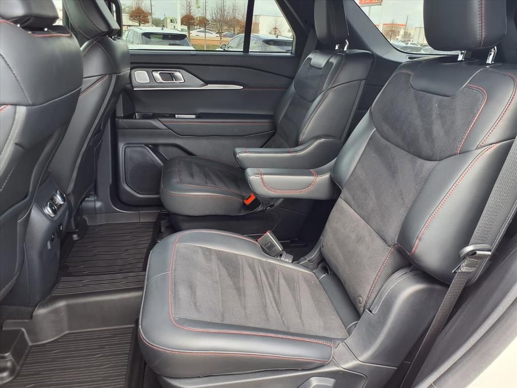 Used 2025 Ford Explorer ST image 23