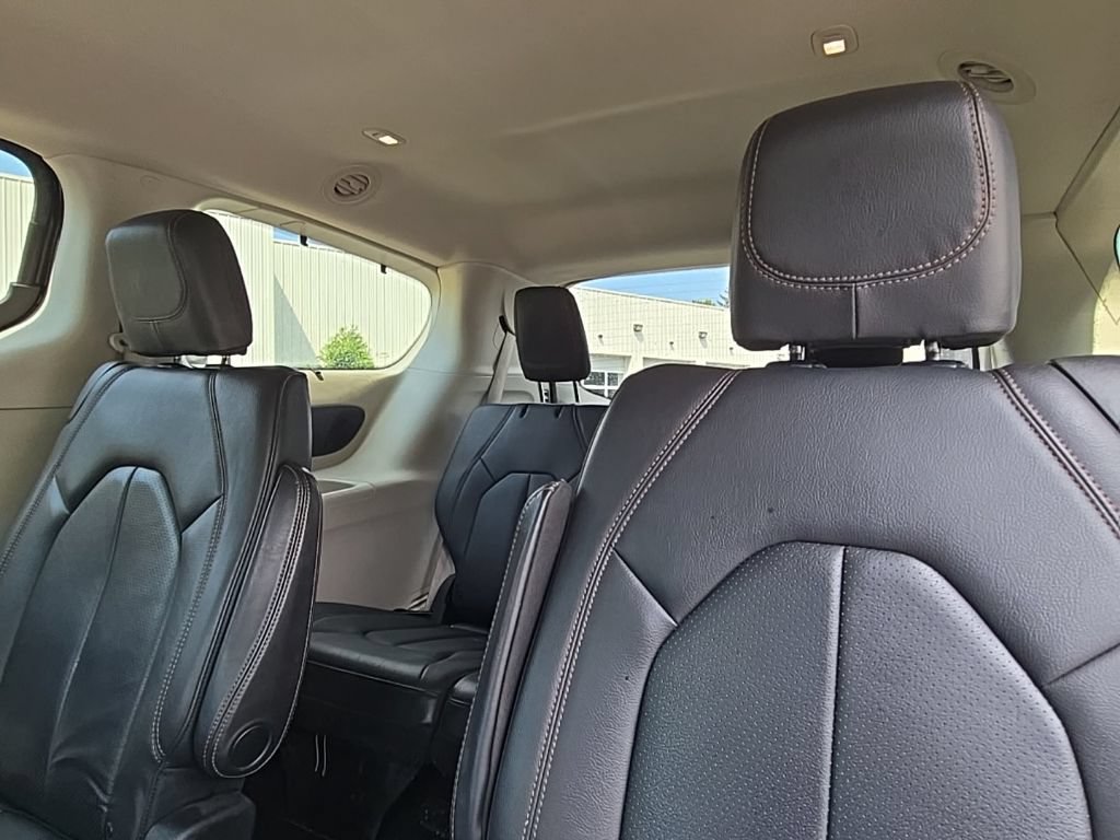 Used 2017 Chrysler Pacifica Touring-L Plus w/ Tire & Wheel Group FWD image 30