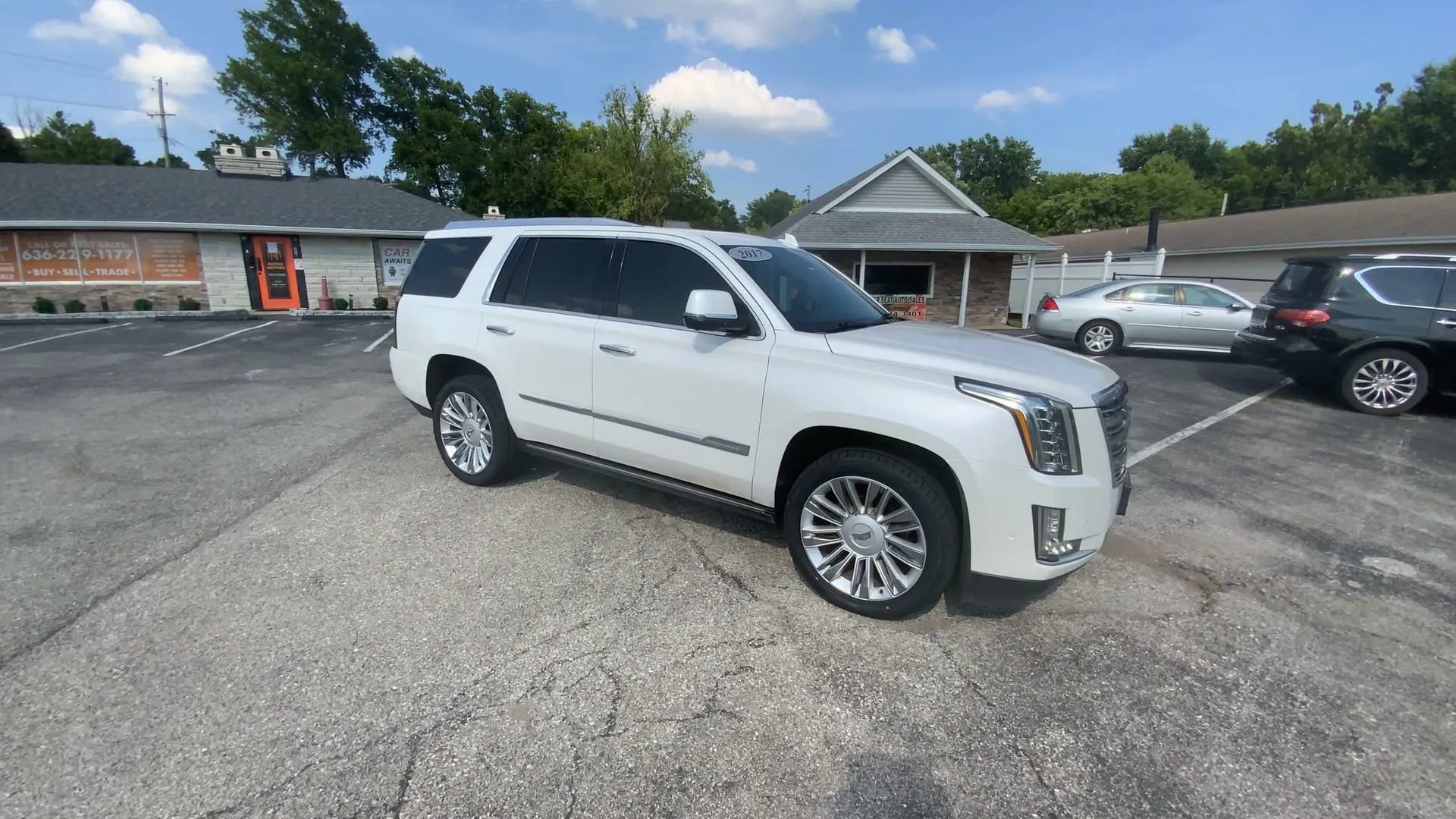 Used 2017 Cadillac Escalade Platinum RWD image 2
