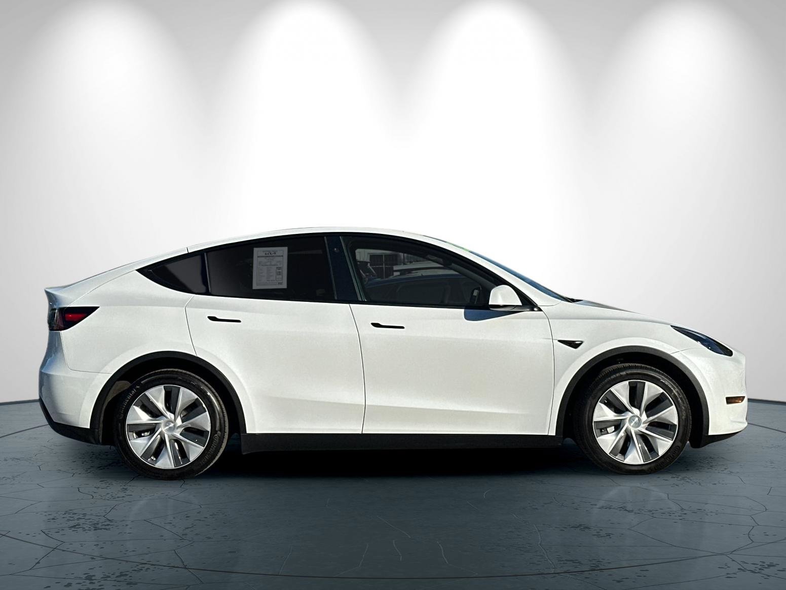 Used 2023 Tesla Model Y Long Range image 3