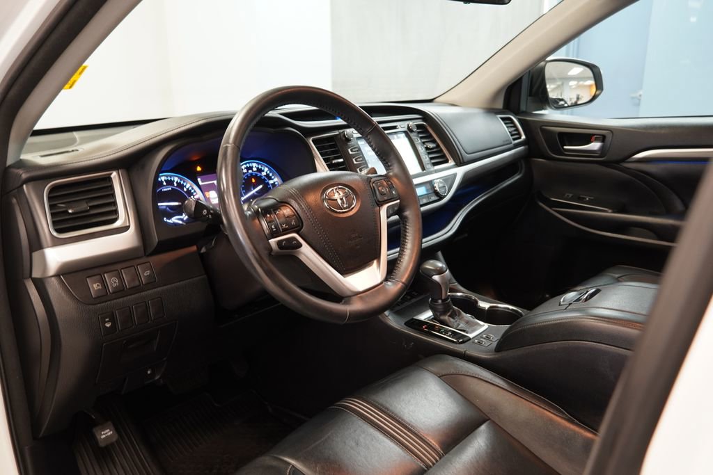 Used 2018 Toyota Highlander SE image 7