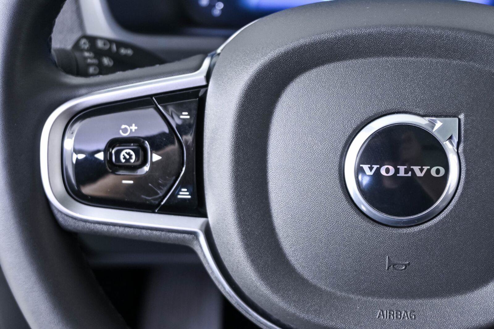 Used 2025 Volvo XC90 B6 Core w/ Climate Package AWD/4WD image 9